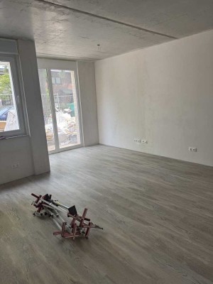 neuwertige 2-Zimmer-Erdgeschosswohnung mit geh. Innenausstattung mit Terrasse und kleinem Garten