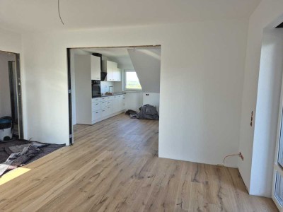 Ansprechende 4-Zimmer-Dachgeschosswohnung mit geh. Innenausstattung, Erstbezugmit Balkon und EBK