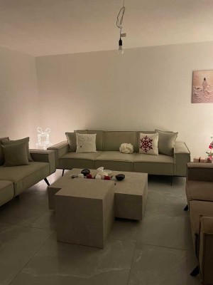 Moderne, frisch sanierte 2-Zimmer-Neubauwohnung in zentraler Lage von Pohlheim.
Mit Einbauküche