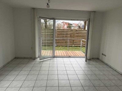 Hübsche und bezugsfreie 2 ZKBB mit Wohnküche, Balkon und saniertem Duschbad