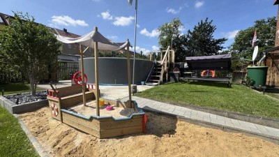 Zweifamilienhaus mit Garten, Garagen und Ausbaupotenzial – Ideal für Familien & Kapitalanleger