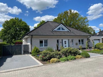 Ein weißer Juwel mit Gartenoase in Top Wohnlage