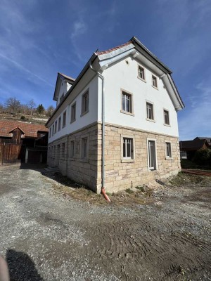 Schöne 4-Zimmer-Wohnung in Kernsanierten historischem Haus mitten in Wallenfels und Kirchenblick