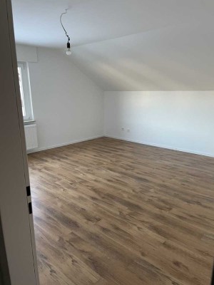 Freundliche 3-Zimmer-DG-Wohnung mit Einbauküche in Linsengericht