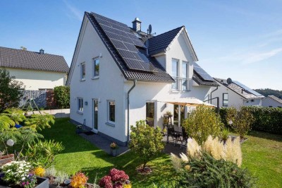 NEU in Angebot: Freistehendes, modernes und energieeffizientes Haus für Familien mit Kindern