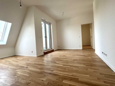 Helle 3-Raum-Dachgeschosswohnung mit EBK, Loggia, 2 Bädern im Erstbezug