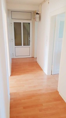 Modernisierte Wohnung mit 3ZKB und EBK in Kaiserslautern, Nähe Stadtpark