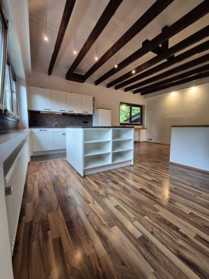 Charmante und großzügige Wohnung nahe am Grünen