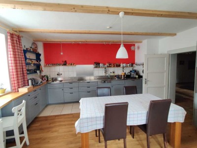 Die Idylle auf dem Land: 4-5 Zi Wohnung ( Tierhaltung möglich )