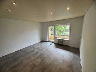 Lichtdurchflutete und renovierte 2 Zimmer Wohnung im Herzen von Ludwigshafen