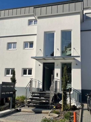 Neubau:  Erstbezug EG - Terrasse, Garten, ruhig, grünes Ambiente, Aufzug, TG, schnell in Bad Homburg