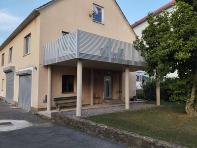 Großzügiges Ein- Mehrfamilienhaus (ca. 294 m²) mit sonniger Terrasse, Garagen in Feldbach