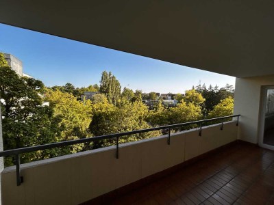 Helle 5,5-Zimmer Wohnung mit Balkon und Einbauküche in Konstanz