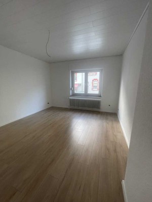 +++ Komplett sanierte 3 Zimmer Whg. mit Tageslichtbad & Gartenmitbenutzung +++