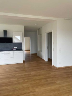 Moderne 3 Zimmer Wohnung mit Balkon