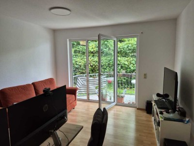 Stilvolle, gepflegte 2-Raum-EG-Wohnung mit Balkon und EBK in Leimen
