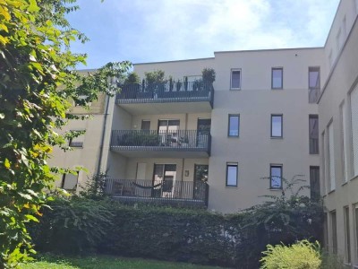 BESTE LAGE Innenstadt Augsburg: 2,5-Zimmer-Wohnung mit gehobener Ausstattung, 2 Balkonen und EBK