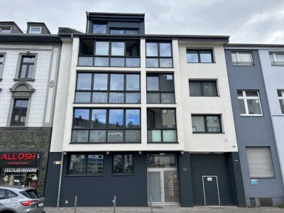 Provisionsfrei: Kernsanierte (KfW-55) 4-Zimmer Wohnung mit Balkon und sehr guter Verkehrsanbindung.