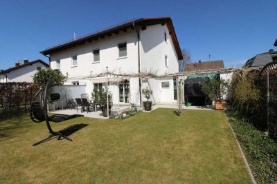 Energetisch top: Ihr neues Familiendomizil mit Garten, Garage und Carport - Erbbaurecht