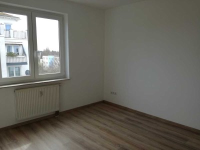 Schöne und modernisierte 3-Raum-Wohnung mit Balkon in Wiesbaden