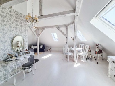 Charmante 4-Zimmer-Wohnung mit ausbaufähigem Dachgeschoss – ideal für zwei Einheiten