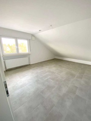 Sandhausen, schöne 2 -Zimmer Dachgeschosswohnung