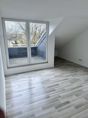 Elegante, moderne DG Wohnung, Stellplatz/Garage möglich.