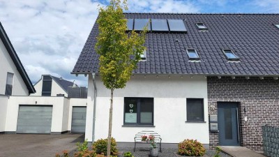 Exklusive neuwertige 3-Zimmer Maisonette-Wohnung mit Dachterrasse, Loggia und Garten in Straelen