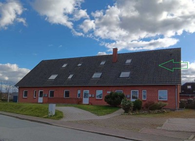 Attraktive 4-Zimmer-Dachgeschosswohnung in Ostenfeld (Husum) zu vermieten. Maisonettenwohnung