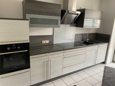 Helle 2,5-Zimmer-Wohnung mit moderner Küche in ruhigem MFH