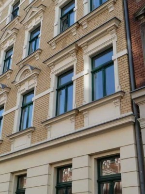 Helle und vermietete 2-Zimmerwohnung im 1.OG mit Balkon, Parkett, Wanne und Einbauküche