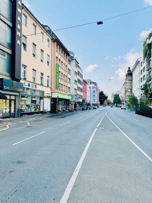 "Vollmöbliertes Mehrfamilienhaus auf der Oststraße – Zentrale Lage für Kurz- und Langzeitmieter"