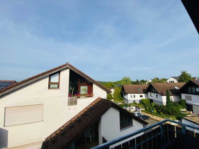 Exklusive 2-Raum-DG-Wohnung mit Balkon und EBK in Flein