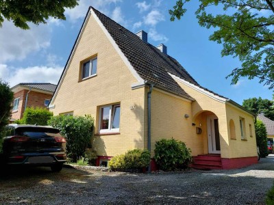 Einfamilienhaus mit separater Einliegerwohnung im Anbau