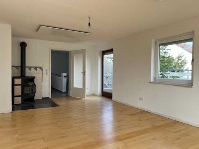 Charmante 4,5-Zimmer-Wohnung mit Garten- & Balkonzugang in Hanglage