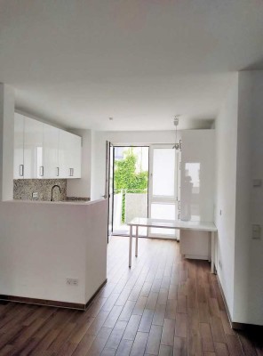 Moderne 3,5-Zimmer-Wohnung mit 2 Bädern, Loggia und Balkon in Mannheim