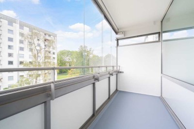 Lichterfüllte 4-Zimmer-Wohnung mit großzügigem Grundriss & verglastem Balkon nahe der U-Bahnstation