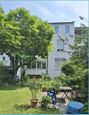 Besondere Altbauetage mit direktem Gartenzugang *ACHTUNG: Befristet und Möbliert. S. Sonstiges
