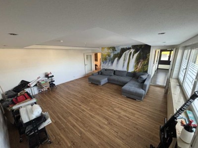 Wohnung mit zwei Zimmern sowie Balkon und EBK in Winnenden