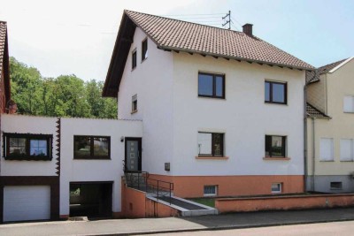 Großes Reiheneckhaus mit Renovierungsbedarf samt schönem Garten - Provisionsfrei für Käufer