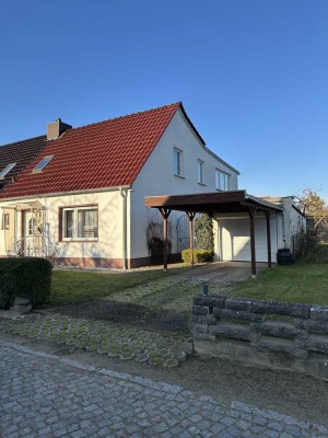 Gr. DHH in sehr beliebter Wohngegend in Grevesmühlen m. Garage, kl. Werkstatt u. Carport zum Verkauf