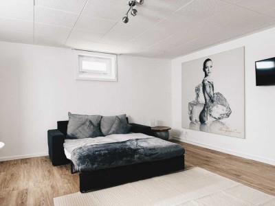 Exklusive, modernisierte 1-Zimmer-Souterrain-Wohnung mit EBK in Karlsruhe