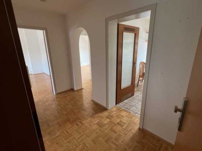 Gepflegte, frisch renovierte 2-Zimmer Wohnung in Wanheimerort mit Einbauküche und Gartennutzung