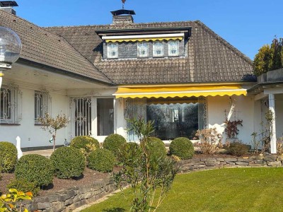 Einzigartige Lage! Attraktives Einfamilienhaus in Langenfeld Wiescheid mit ca. 2800 qm Ackerland!!