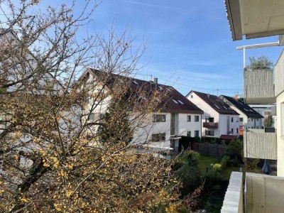 Hier wohnen Sie großzügig! 2-Zi.-Wohnung im 1. OG mit EBK, Balkon und Stellplatz in Bernhausen!