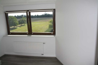 Erstbezug nach Sanierung: Schöne 2-Zimmer-DG-Wohnung in Laudert