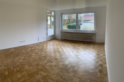 Erstbezug nach Sanierung mit Balkon: Schöne 3-Raum-Hochparterre-Wohnung mit geh. Innenausstattung