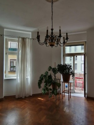 Charmanter Altbau mit Balkon - 2 Zi