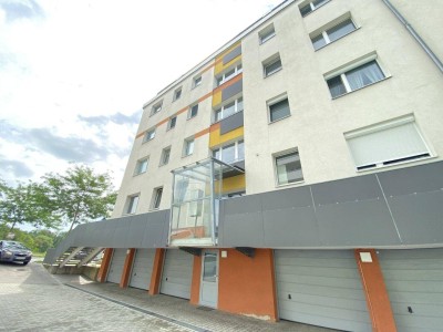WOHNEN IM GRÜNEN - RENOVIERTE 3 ZIMMER WOHNUNG NÄHE BAHNHOF