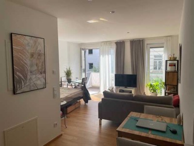 Exklusive und neuwertige 1-Zimmer-Wohnung mit Südbalkon und Einbauküche